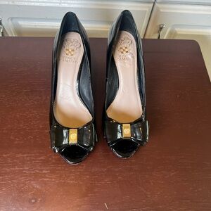 Vince Camuto Varro Black Patent Leather Bow Wedge Peep Toe Heels Size 7M